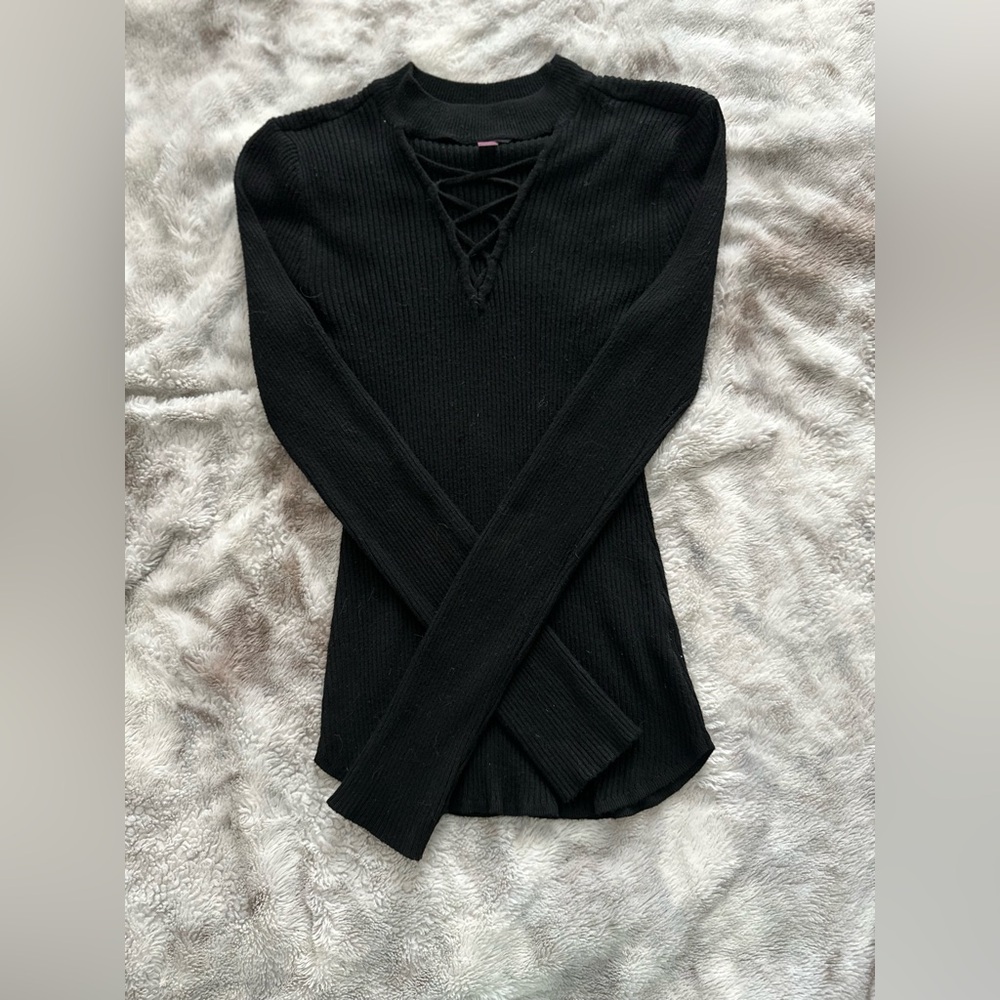 No Boundaries Black V-Neck Sweater Lightweight Knit